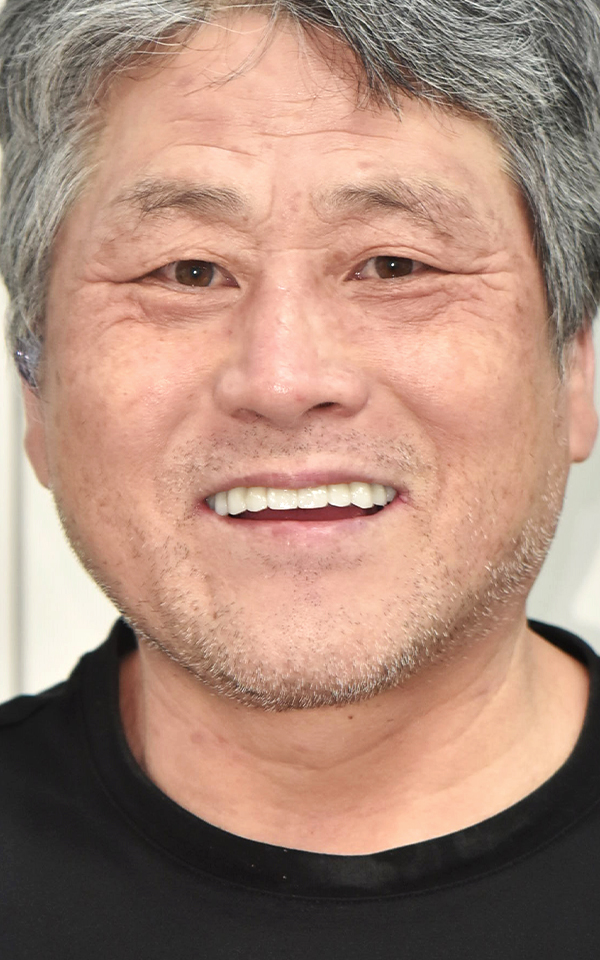 오래된 보철물로 통증이 반복되었던